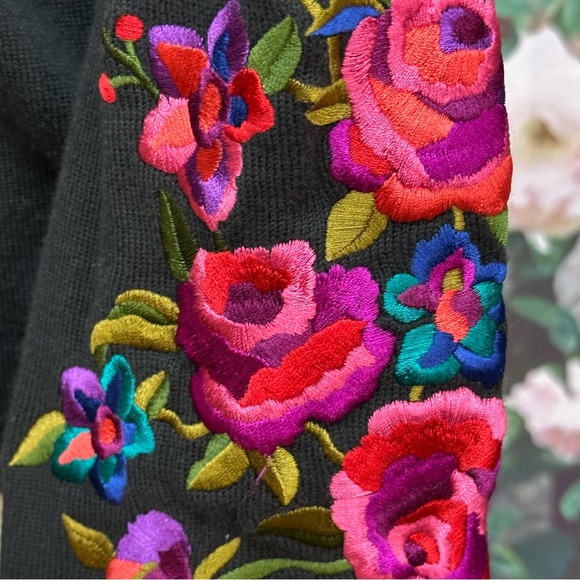 Linda Black Embroidered Sleeve Sweater Louis Dell O’lio - Picture 4 of 7